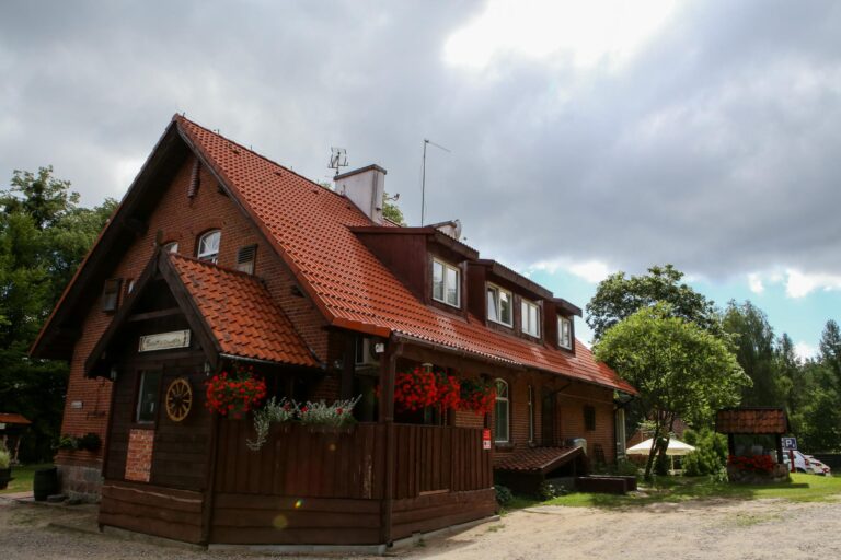 Domki i Pokoje na Mazurach, Basen, Restauracja Guzowy Piec 10 1