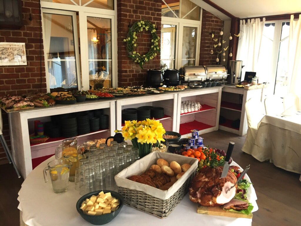 Domki i Pokoje na Mazurach, Basen, Restauracja bufet sniadaniowy