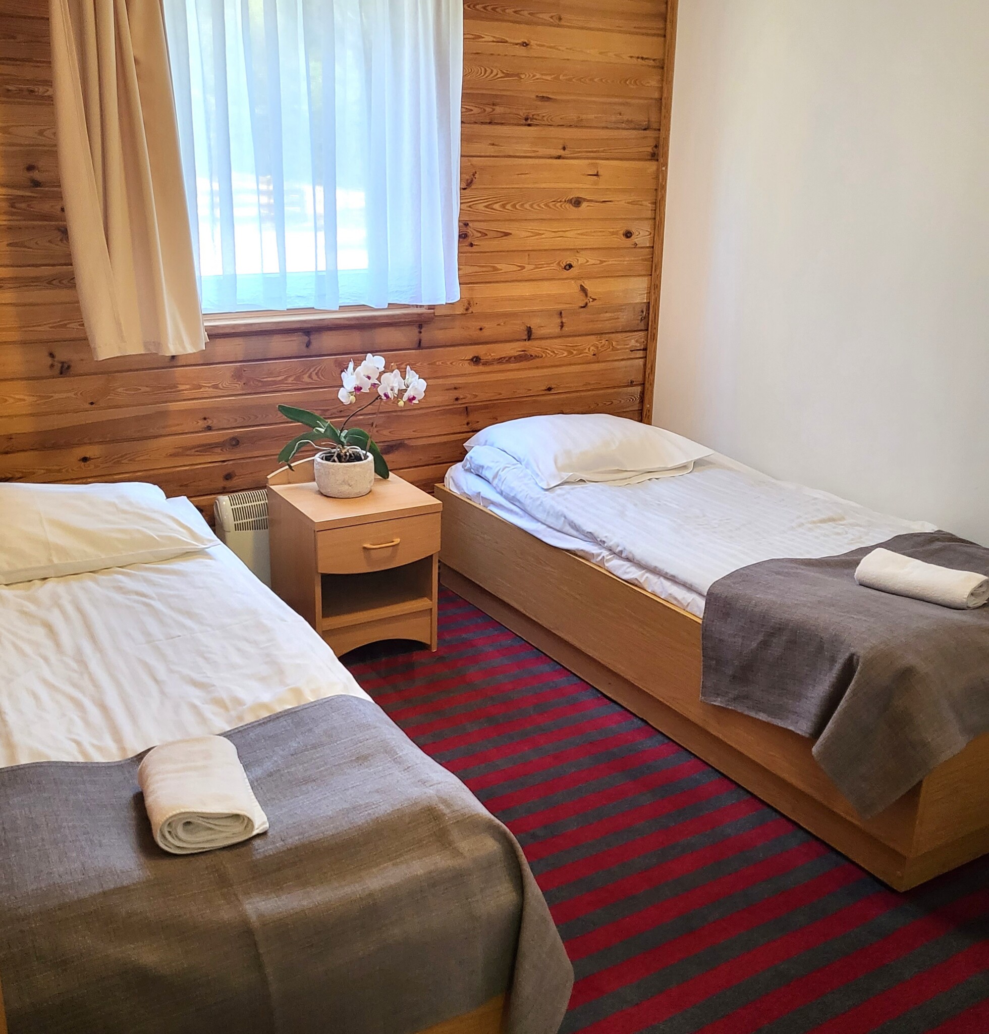 Domki i Pokoje na Mazurach, Basen, Restauracja domek typ c sypialnia