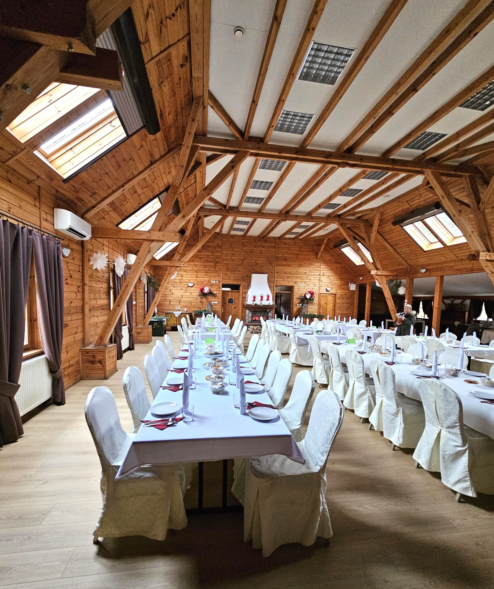 Domki i Pokoje na Mazurach, Basen, Restauracja modrzewiowa przyjecia pion