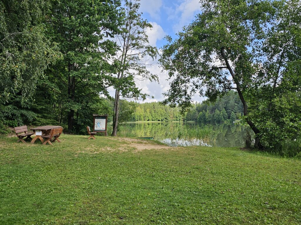Domki i Pokoje na Mazurach, Basen, Restauracja plaza i stoly