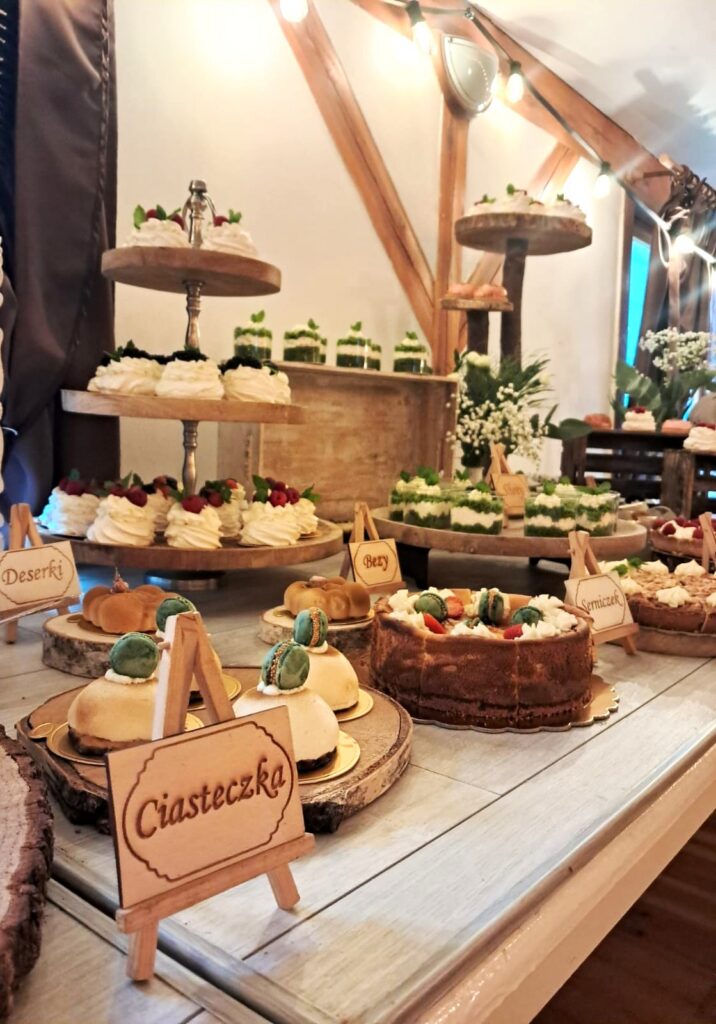 Domki i Pokoje na Mazurach, Basen, Restauracja przyjecie slofki bufet 1
